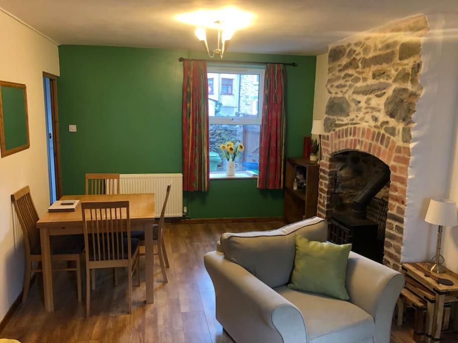 Kylie'S Corner-In The Heart Of Llanberis Villa Exterior photo
